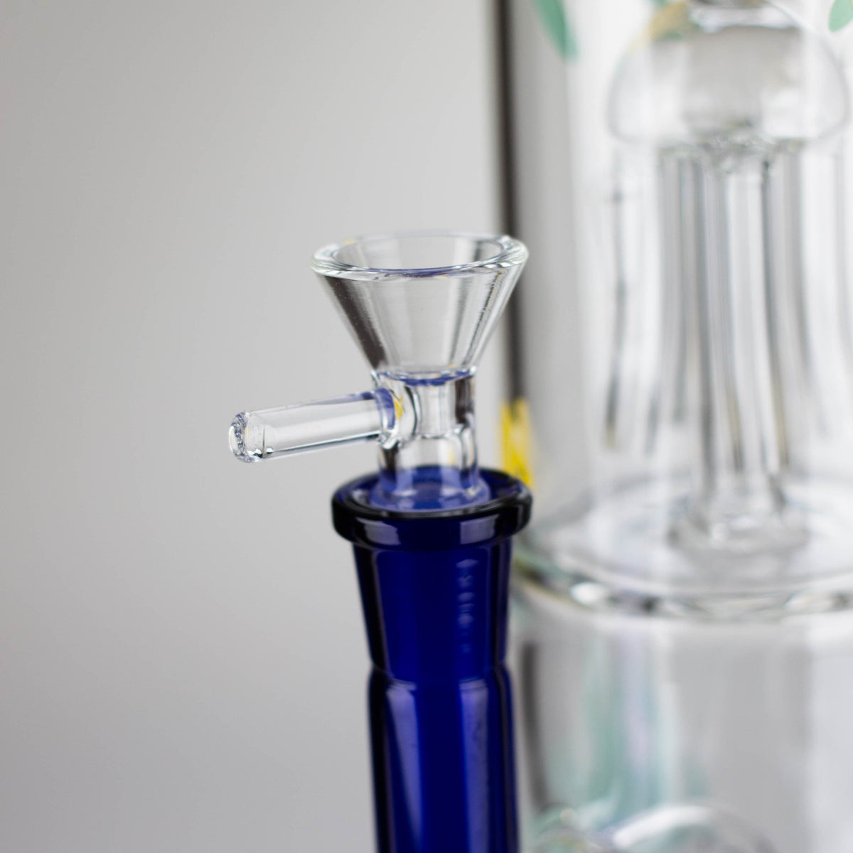 JJ Distribution Glass Bong 10.5" Tropical Ocean Glass Bong 10.5" Tropical Ocean Glass Bong | Canada