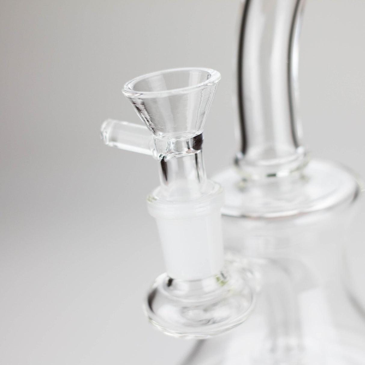 Canadian Distributor Glass Bong 6" Borosilicate Glass Water Bong with 14 mm Joint 6" Borosilicate Bong 14 mm | Canada