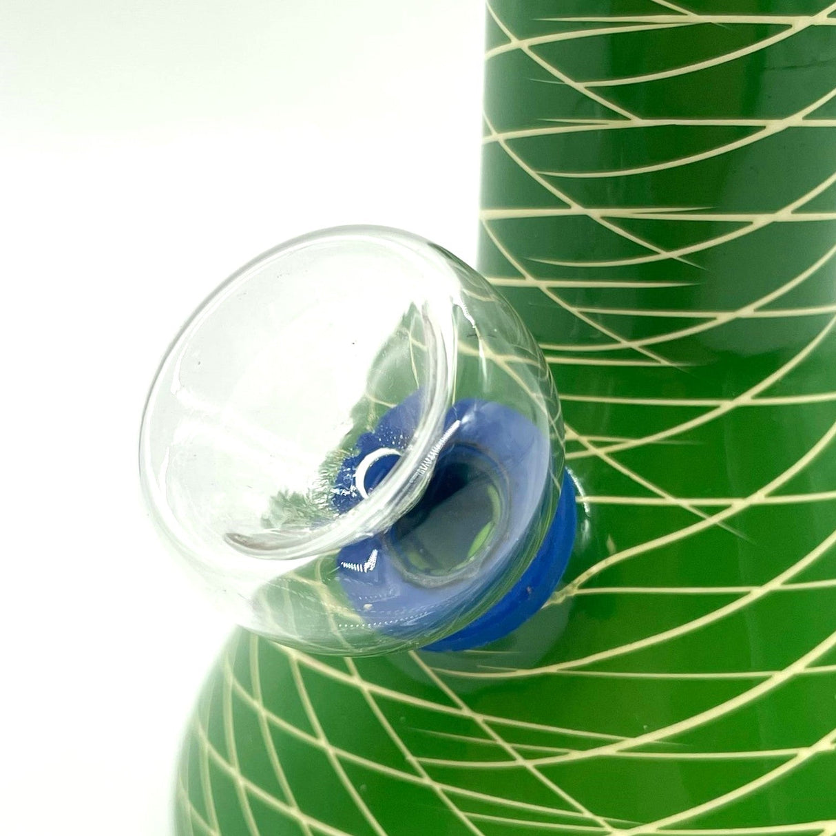 6" Frosted Spiral-Cut Glass Bong