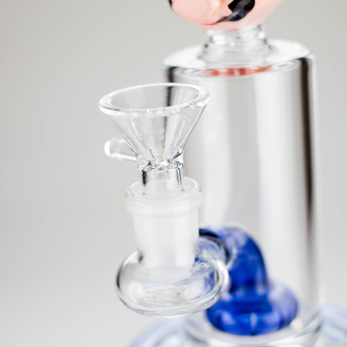 Canadian Distributor Glass Bong 7″ Cartoon Character Glass Bong with water diffuser [C8020] 7″ Cartoon Character Glass Bong with water diffuser [C8020]